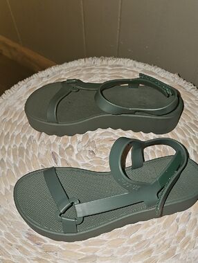 PINK Victoria's Secret Olive Green Platform Sport Sandals